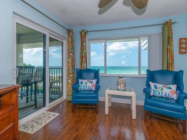 Two Bedroom Charming Coastal Vacation Rental in Bradenton Beach