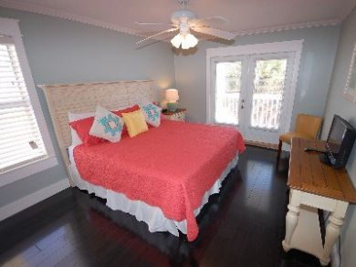 King bed in bedroom 3