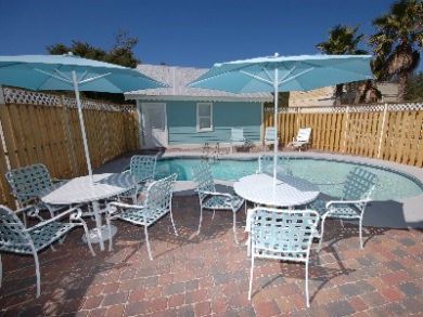 Poolside table sets