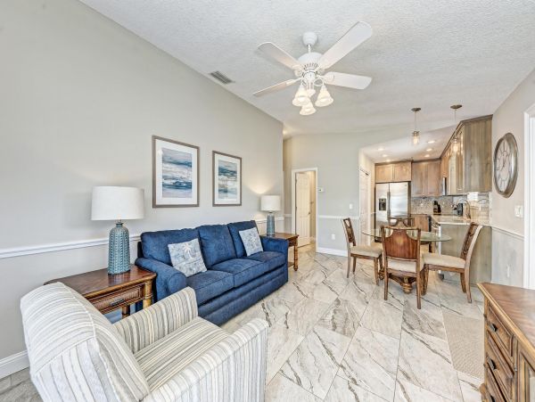 Lovely Vacation Getaway with 2 Bedrooms Close to Beach