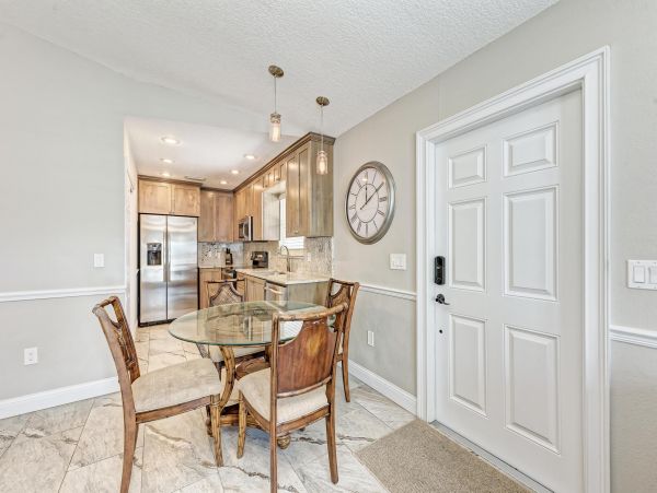 Lovely Vacation Getaway with 2 Bedrooms Close to Beach
