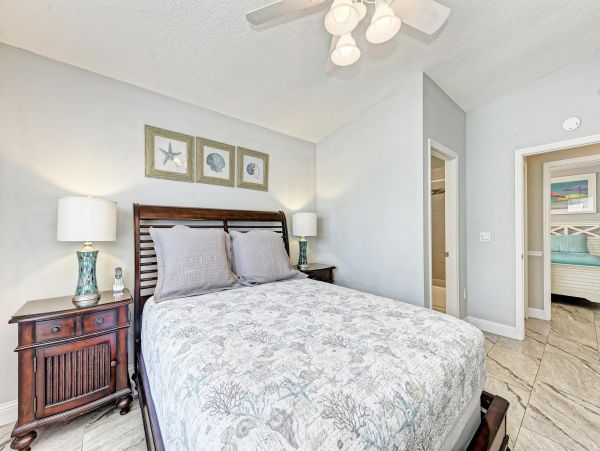 Lovely Vacation Getaway with 2 Bedrooms Close to Beach