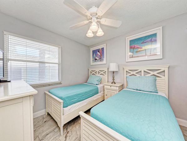 Lovely Vacation Getaway with 2 Bedrooms Close to Beach