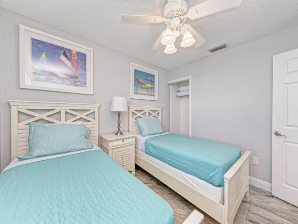 Lovely Vacation Getaway with 2 Bedrooms Close to Beach