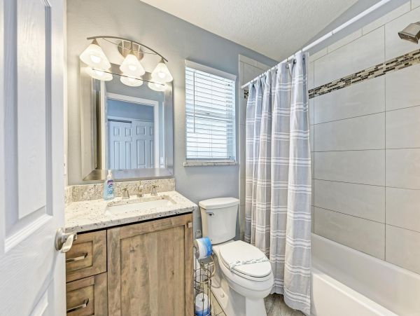 Lovely Vacation Getaway with 2 Bedrooms Close to Beach
