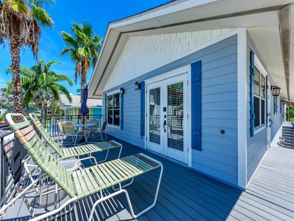 Lovely Vacation Getaway with 2 Bedrooms Close to Beach