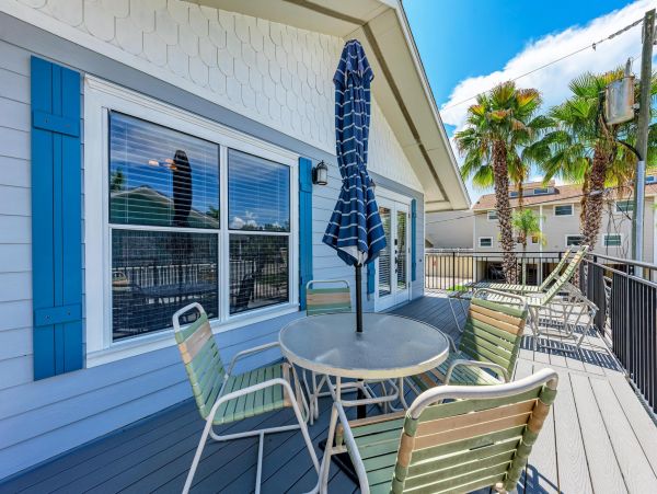 Lovely Vacation Getaway with 2 Bedrooms Close to Beach