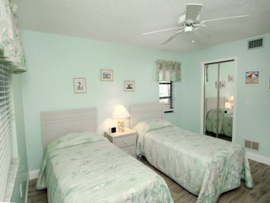 Twin beds in guest bedroom