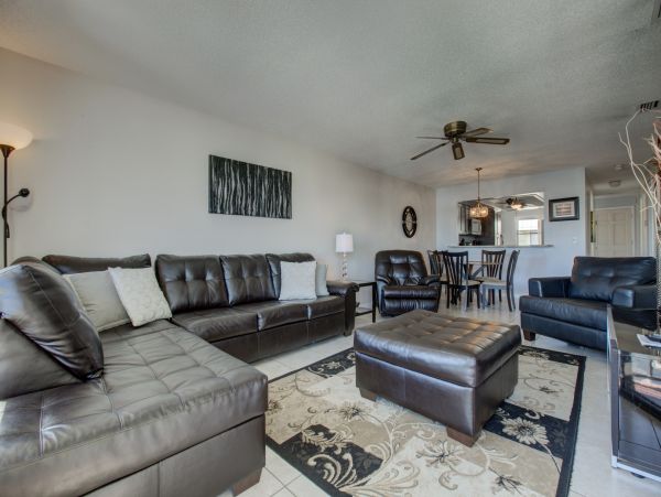 Bradenton Beach 2 Bedroom Condo Steps to the Beach