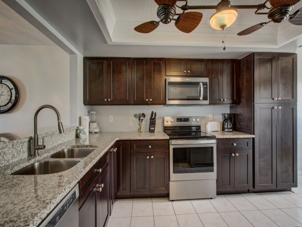 Bradenton Beach 2 Bedroom Condo Steps to the Beach