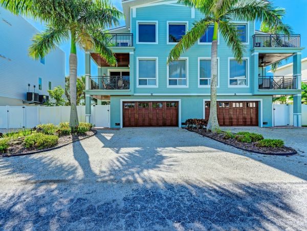 Anna Maria Island 4 Bed Rental Value Price 75 Yards to Beach