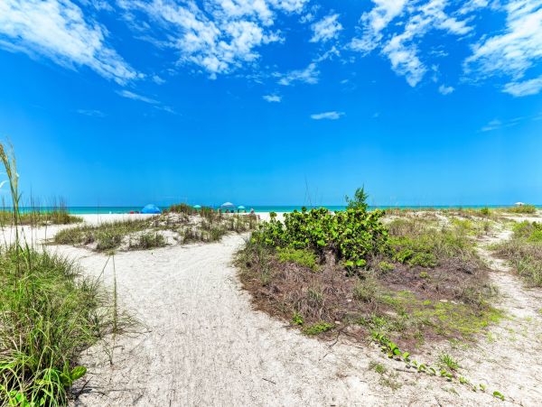 Anna Maria Island 4 Bed Rental Value Price 75 Yards to Beach