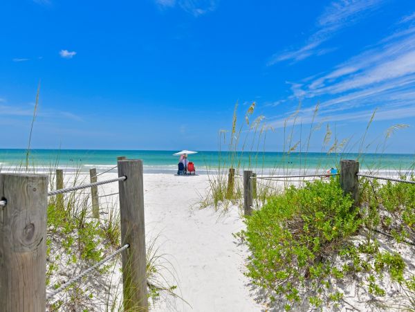 Anna Maria Island 4 Bed Rental Value Price 75 Yards to Beach