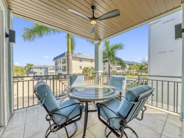 Anna Maria Island 4 Bed Rental Value Price 75 Yards to Beach