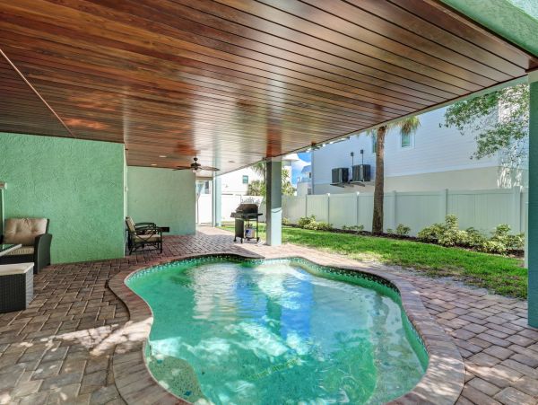 Anna Maria Island 4 Bed Rental Value Price 75 Yards to Beach