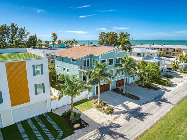 Anna Maria Island 4 Bed Rental Value Price 75 Yards to Beach