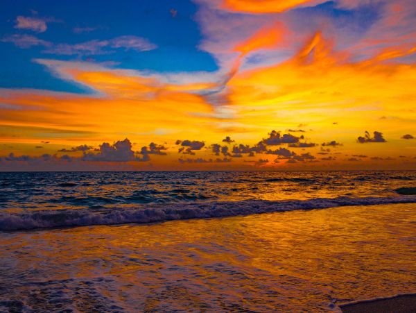 Anna Maria Island 4 Bed Rental Value Price 75 Yards to Beach