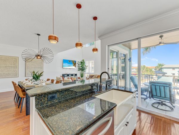 Anna Maria Island 4 Bed Rental Value Price 75 Yards to Beach