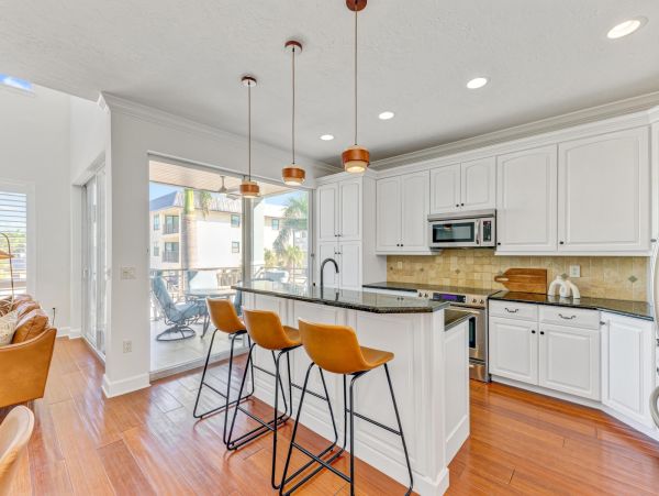 Anna Maria Island 4 Bed Rental Value Price 75 Yards to Beach