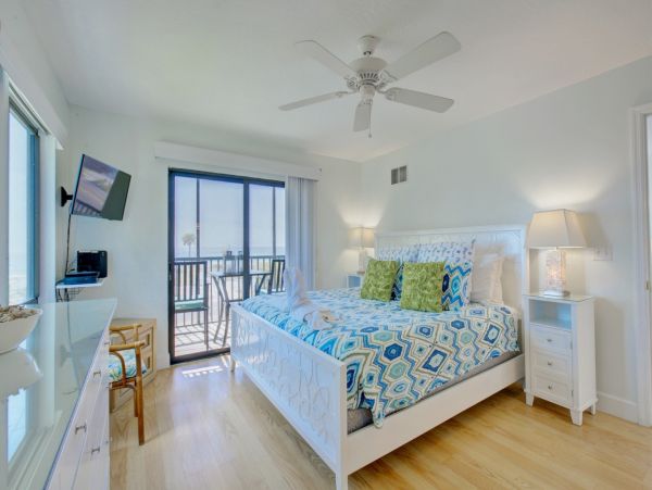 Luxury Bradenton Beach Vacation Condo Sleeps Six Guests.