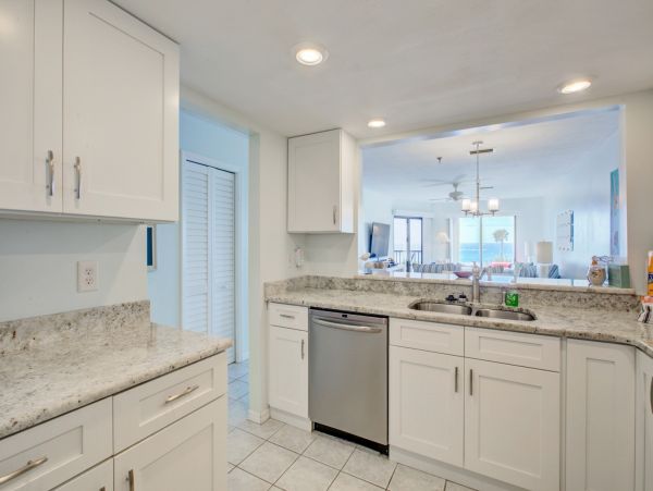 Luxury Bradenton Beach Vacation Condo Sleeps Six Guests.
