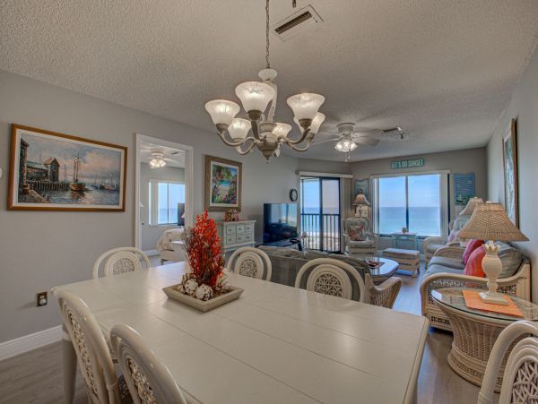 Bradenton Beach 2 Bedroom Condo Sleeps 6 Across From Beach