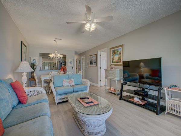 Bradenton Beach 2 Bedroom Condo Sleeps 6 Across From Beach