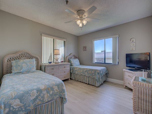 Bradenton Beach 2 Bedroom Condo Sleeps 6 Across From Beach