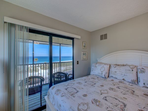 Bradenton Beach 2 Bedroom Condo Sleeps 6 Across From Beach