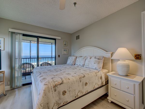 Bradenton Beach 2 Bedroom Condo Sleeps 6 Across From Beach