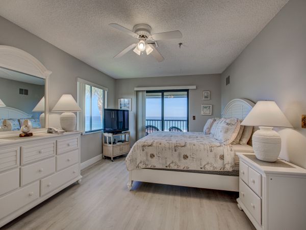 Bradenton Beach 2 Bedroom Condo Sleeps 6 Across From Beach