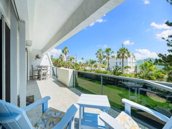 Siesta Key Condo Located Across the Street from the Beach