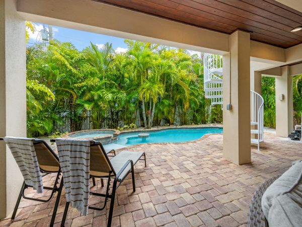 Luxury Beach Home Anna Maria Island Five Bedroom Rental Close to Bean Point