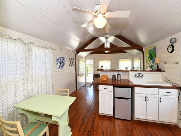 Waslk to The beach from this Updated One Bedroom Rental