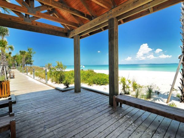 Waslk to The beach from this Updated One Bedroom Rental