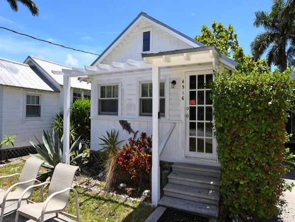 Waslk to The beach from this Updated One Bedroom Rental