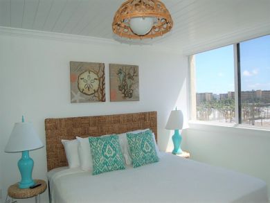 Siesta Key Vacation Condo 2 Bedrooms Sleeps 6 Walk to Beach