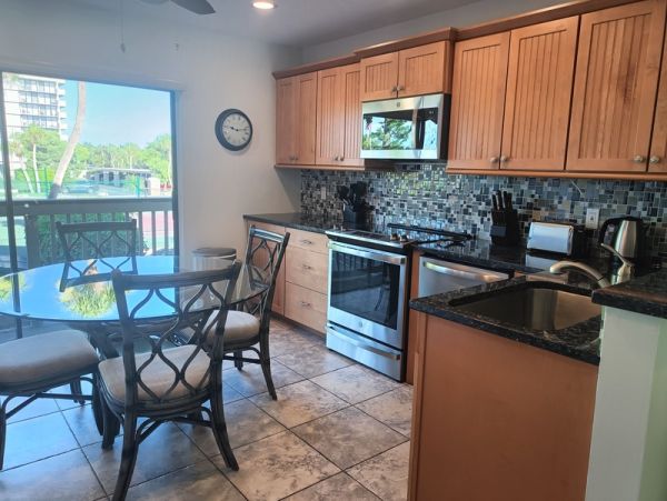 Two Bedroom Rental Sleeps Six - Great Retreat