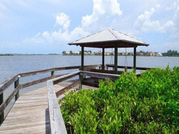 Bradenton Beach Two Bedroom Vacation Condo Sleeps Six