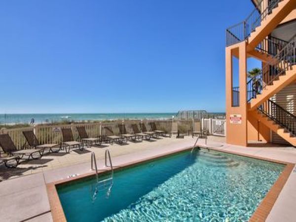 Bradenton Beach Two Bedroom Vacation Condo Sleeps Six