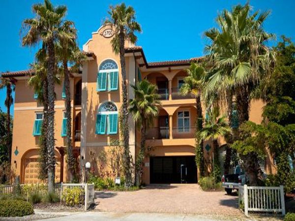 Bradenton Beach Two Bedroom Vacation Condo Sleeps Six