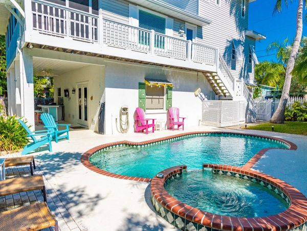 Fantastic Vacation Home Canal Front Great for Boaters