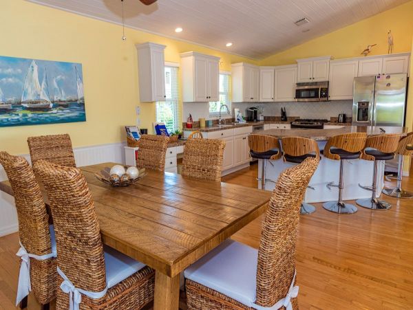 Fantastic Vacation Home Canal Front Great for Boaters