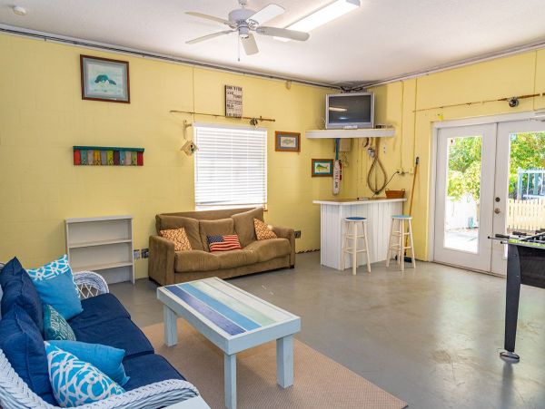 Fantastic Vacation Home Canal Front Great for Boaters