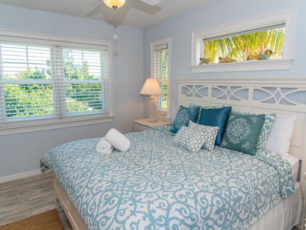 Fantastic Vacation Home Canal Front Great for Boaters