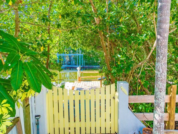 Fantastic Vacation Home Canal Front Great for Boaters