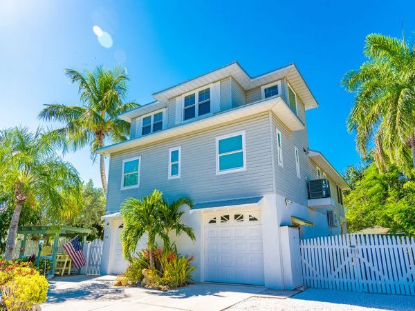 Fantastic Vacation Home Canal Front Great for Boaters