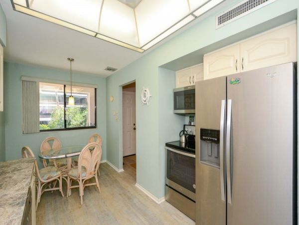 Beautiful Siesta Key Vacation Condo with Bay Views and Pool