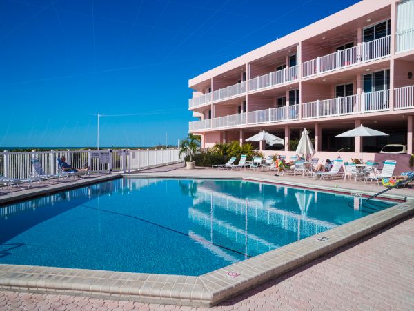 Beachfront Paradise: 2 Bedroom Condo with Gulf Views