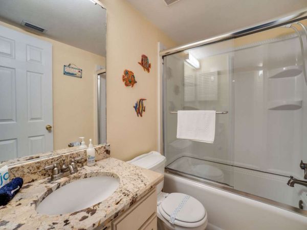 Beachfront Paradise: 2 Bedroom Condo with Gulf Views